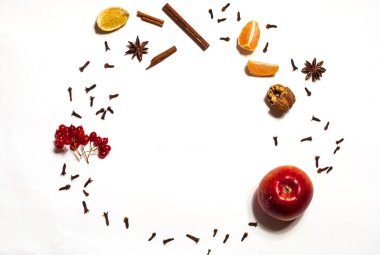 Gıda baharat ve malzemeleri mulled şarap yapmak için arka plan. Noel ve ısınma içecekler pişirme kavramı. Görünümü en iyi, yakın çekim, alanı Kopyala