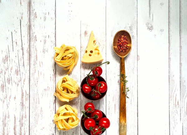 Food background.Italian fettucine pasta on wooden background. — Stock Photo, Image
