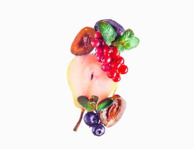 Meyve ve meyve yarısı su damlaları ile. 