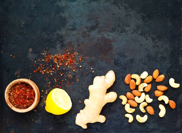 Ingredientes y especias para la cocina china e india en la vendimia — Foto de Stock