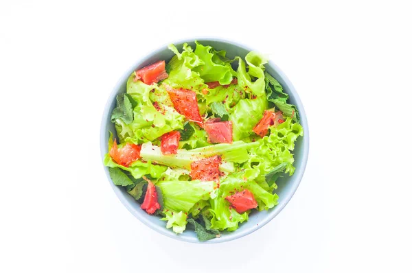 Salade Poke Salade de saumon sur fond blanc isolé. Le concept de saine alimentation . — Photo