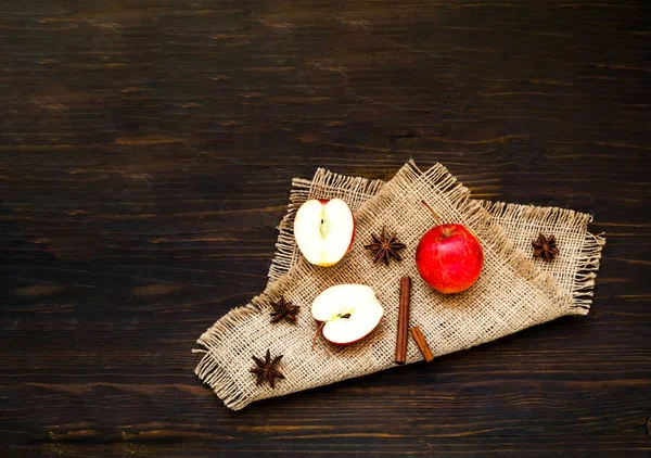 Christmas background. Ingredients for making mulled wine on wood — Stockfoto