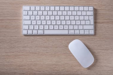 bilgisayar klavye ve fare beyaz