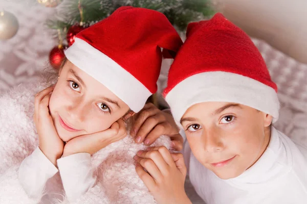 Çocuklar Noel Baba şapkası Studio ile poz
