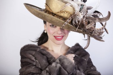 güzel kadın ile şapka ve kürk ceket