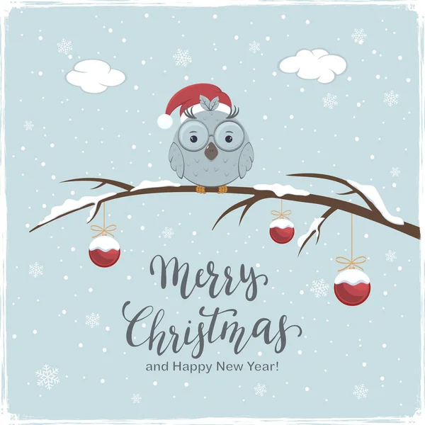 雪と赤いクリスマス ボールと枝にサンタさんの帽子のコキンメフクロウ 冬の背景 イラストにメリー クリスマスと幸せな新年をレタリング — ストックベクタ