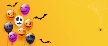 Örümcek ağında örümcek ağı ve turuncu arka planda izole edilmiş turuncu, beyaz, siyah ve mor renkli balonlar. İllüstrasyon çocukların tatil tasarımı, dekorasyonu, kartı, afişi için kullanılabilir