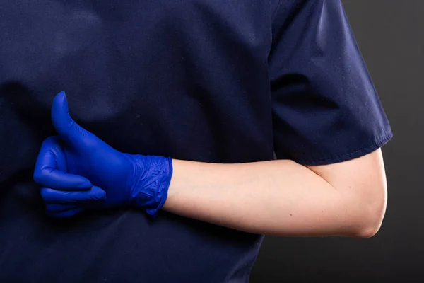 Primer Plano Dentista Femenina Con Uniformes Que Muestran Como Gesto —  Fotos de Stock