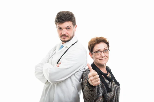 Arzt Und Patientin Zeigen Geste Auf Weißem Hintergrund — Stockfoto