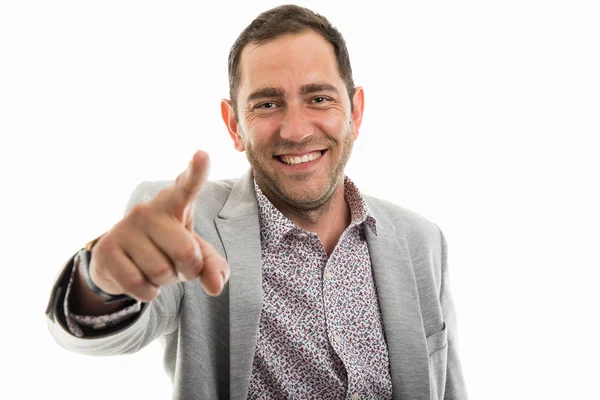 Retrato Del Hombre Negocios Apuntando Cámara Sonriendo Aislado Sobre Fondo — Foto de Stock