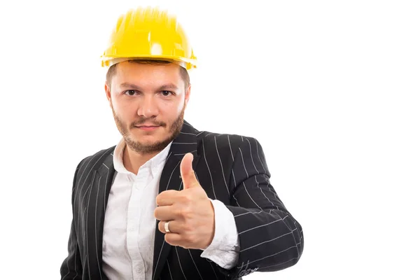 商业人在安全黄色头盔显示拇指在白色背景下与 Copyspace 广告区隔离 — 图库照片