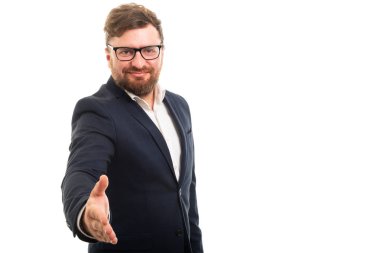 İş adamı boşaltmak reklam alan beyaz zemin üzerine izole el sıkışma sunan portresi