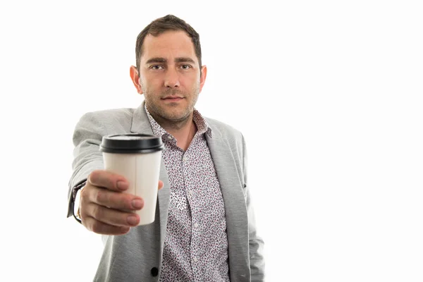 Retrato Del Hombre Negocios Entregando Una Taza Café Para Aislado — Foto de Stock