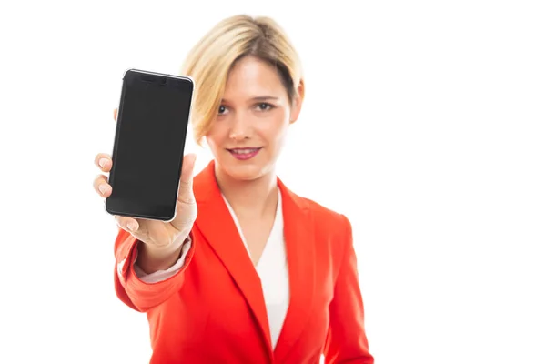 Vybrané Zaměření Mladé Ženy Ukazující Mobilní Telefon Izolovaných Bílém Pozadí — Stock fotografie