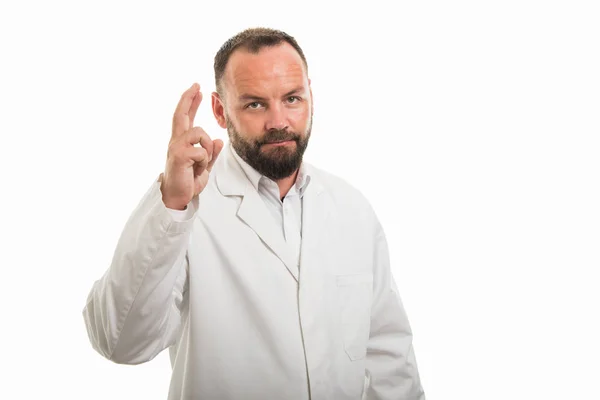 Porträtt Manliga Läkare Visar Cross Fingers Gest Isolerade Vit Bakgrund — Stockfoto