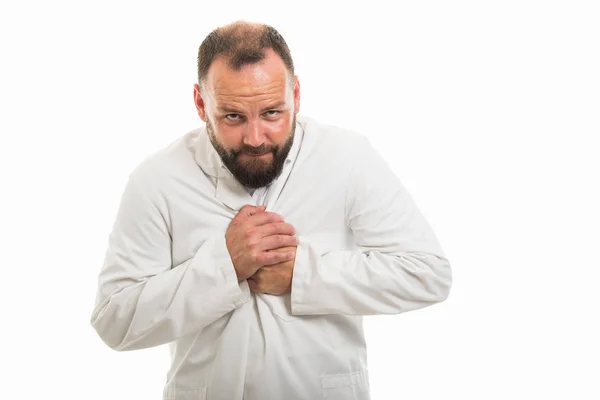 Porträt Des Männlichen Arztes Zeigt Brustschmerzen Geste Isoliert Auf Weißem — Stockfoto