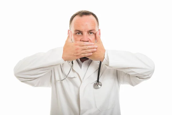 Porträtt Manliga Läkare Visar Täcker Munnen Gest Isolerade Vit Bakgrund — Stockfoto