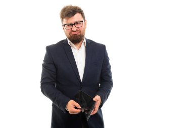Boş cüzdan gösterilen iş adamı portresi jest izole üzerinde beyaz arka plan ile boşaltmak reklam alanı