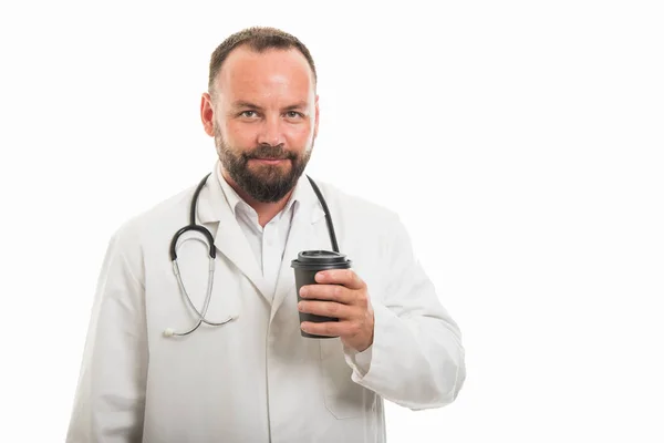 Retrato Del Médico Masculino Sosteniendo Para Taza Café Aislado Sobre — Foto de Stock