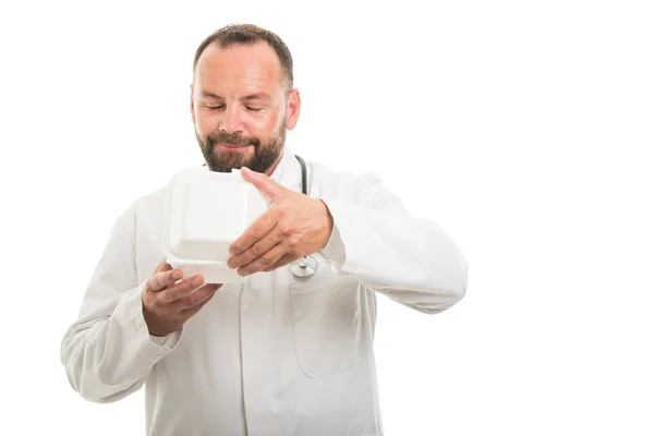 Retrato Del Médico Masculino Oliendo Lonchera Aislada Sobre Fondo Blanco — Foto de Stock