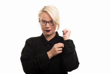 Genç Sarışın kadın öğretmen boşaltmak reklam alan beyaz zemin üzerine izole gömlek kol düzenlenmesi gözlüklü portresi