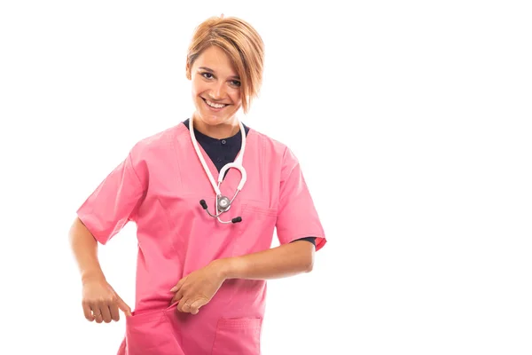 Retrato Veterinaria Femenina Con Matorral Rosa Que Muestra Bolsillo Aislado —  Fotos de Stock