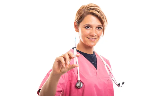 Retrato Del Veterinario Femenino Con Exfoliante Rosa Que Muestra Jeringa —  Fotos de Stock