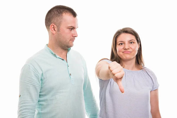 Portret Van Jonge Gelukkige Paar Duim Omlaag Gebaar Geïsoleerd Een — Stockfoto