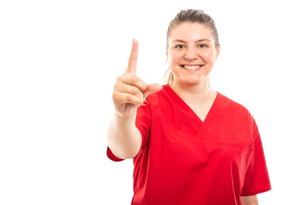 Porträtt Ung Medicinsk Sjuksköterska Bär Röda Scrub Visar Antalet Gest — Stockfoto