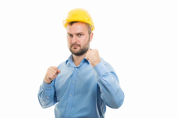 年轻建筑师的肖像与黄色头盔显示两个拳头手势在白色背景下与 Copyspace 广告区隔离 — 图库照片