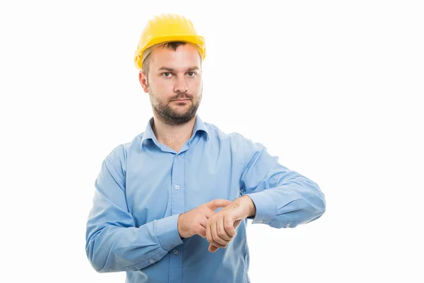 Retrato Jovem Arquiteto Com Capacete Amarelo Mostrando Gesto Tardio Isolado — Fotografia de Stock