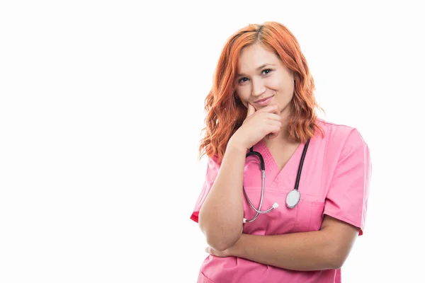 Retrato Una Joven Doctora Con Estetoscopio Pie Con Mano Barbilla —  Fotos de Stock