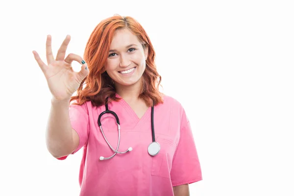 Retrato Una Joven Doctora Con Estetoscopio Que Muestra Gesto Aceptable —  Fotos de Stock