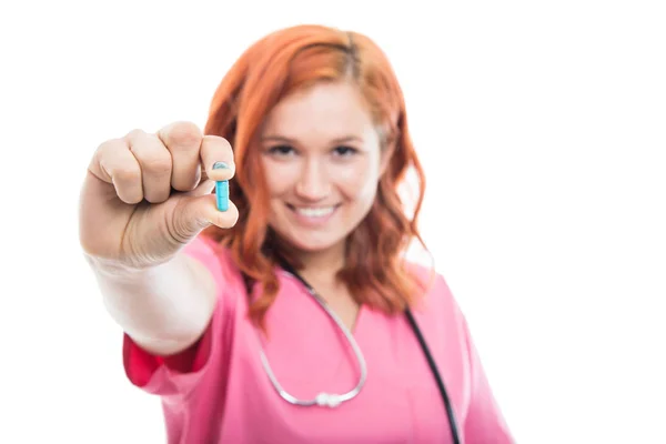 Selektiver Fokus Der Jungen Ärztin Mit Stethoskop Das Die Blaue — Stockfoto