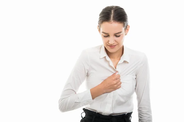 Retrato Jovem Mulher Negócios Bonita Mostrando Gesto Dor Peito Isolado — Fotografia de Stock