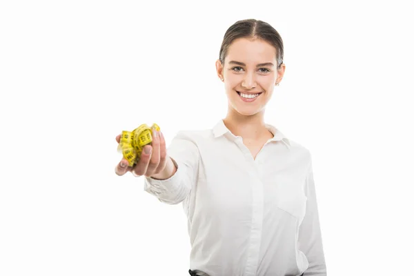Portret Kobiety Młody Ładny Biznes Przekazanie Żółty Taśma Miernicza Białym — Zdjęcie stockowe