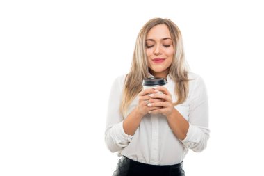 Paket servisi olan restoran kahve kopyalama alanı reklam alanı ile beyaz arka plan üzerinde izole güzel kadının portresi