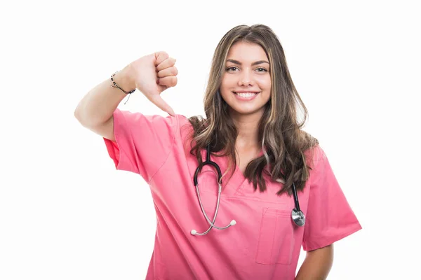 Retrato Hermoso Médico Joven Con Uniformes Rosados Que Muestran Gesto —  Fotos de Stock