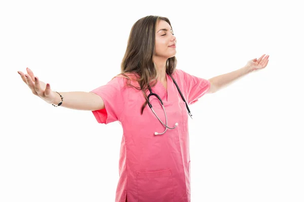 Retrato Belo Jovem Médico Segurando Braços Espalhados Como Vencedor Isolado — Fotografia de Stock