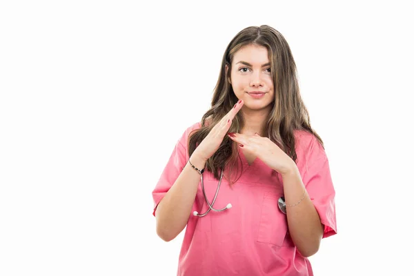 Retrato Hermoso Médico Joven Mostrando Gesto Tiempo Fuera Aislado Sobre —  Fotos de Stock