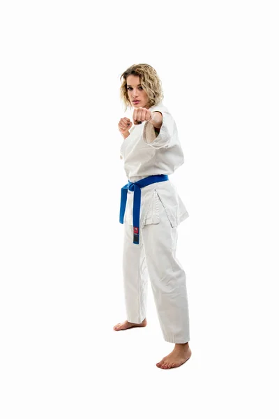 Feminino Vestindo Uniforme Artes Marciais Fazendo Movimento Karatê Isolado Fundo — Fotografia de Stock