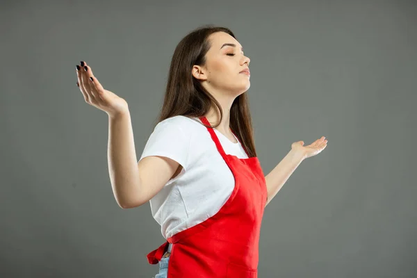 Low Angle Young Female Supermarket Employee Making Winner Gesture Gray — Stock Photo, Image