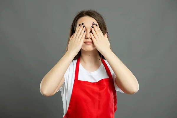 Porträt Einer Supermarkt Mitarbeiterin Die Augen Wie Ein Blindes Konzept — Stockfoto