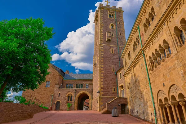 Wartburg Kalesi, Almanya. Kalenin merkez kısmının görüntüsü - Stok İmaj