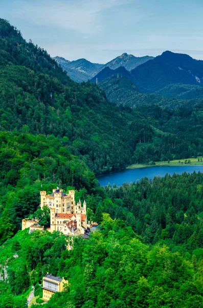 Kastil Hohenschwangau di Pegunungan Alpen Bavaria, Jerman — Stok Foto