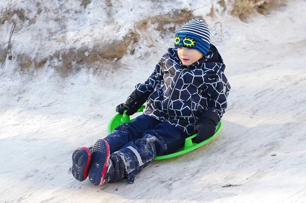 Niedliche Kinderrodeln Kleinkind Beim Schlittenfahren Schnee — Stockfoto