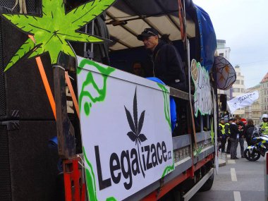 Prag 2019'da marihuana için milyonların yürüyüşü, marihuananın yasallaştırılması için gösteri