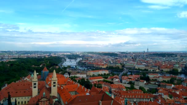 Praga Desde Una Altura Vuelo Una Hermosa Vista Los Tejados — Vídeo de stock