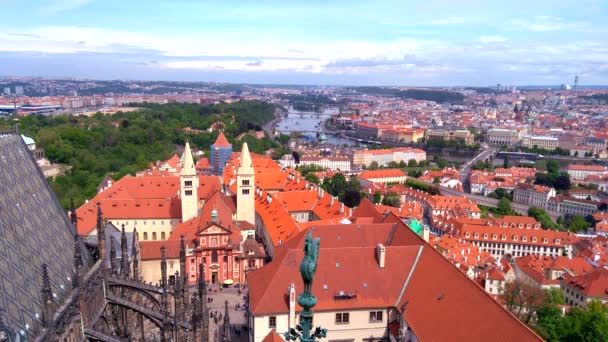 Прага Высоты Полета Прекрасный Вид Пражские Крыши Солнечный День Фоне — стоковое видео