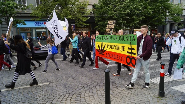 Manifestação pela legalização da maconha, marcha de milhões para a maconha em Praga 2019 — Fotografia de Stock